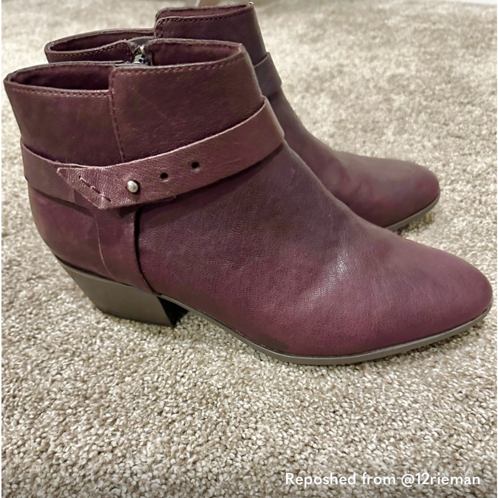 Clarks size 8.5 booties burgundy NEW